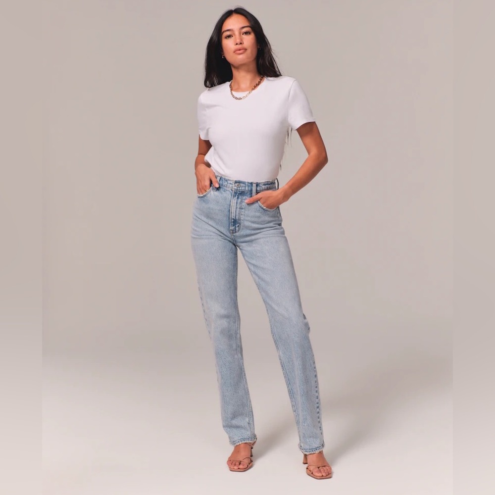 Abercrombie Ultra High Rise 90s Straight Jean Light Blue size 25 R